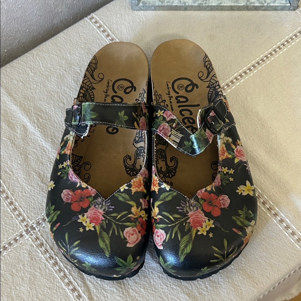 Calceo Women's Floral Black Mules